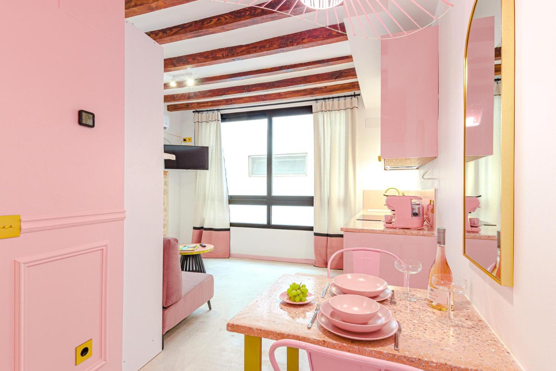 Glamorous Pink Studio In City Center لقنت المظهر الخارجي الصورة