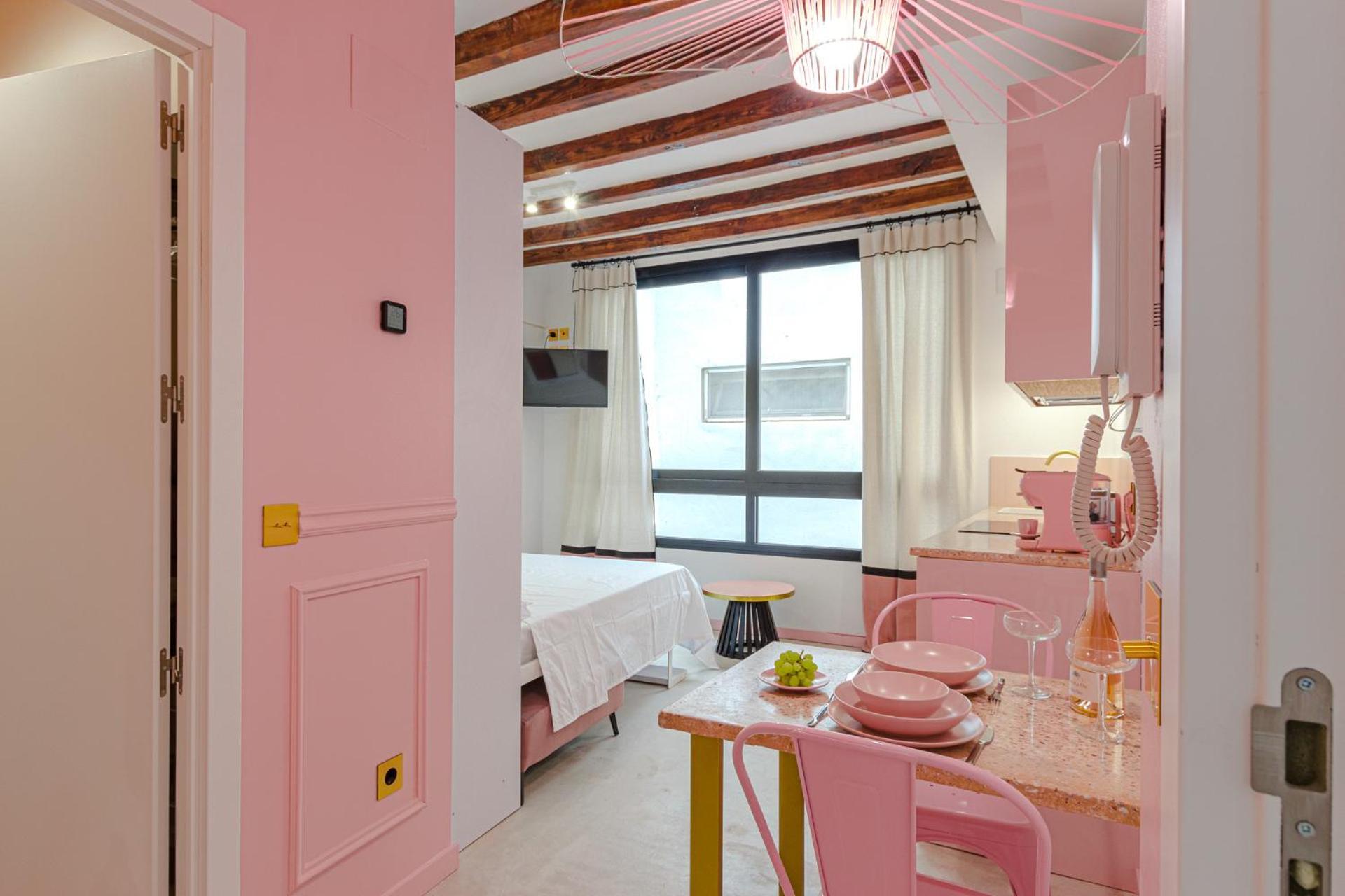 Glamorous Pink Studio In City Center لقنت المظهر الخارجي الصورة